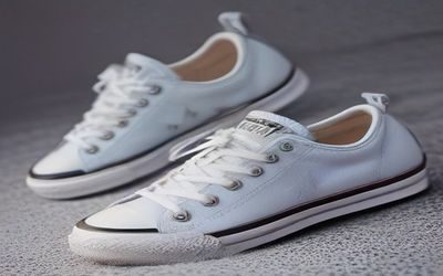 陈冠希Converse联名发布视觉短片，黑白街头影像风格，篮球文化与音乐场景切换
